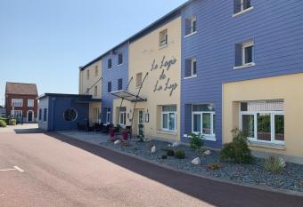 Le Logis De La Lys allows 18 year olds to book a room