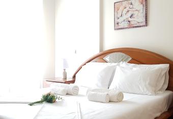 Corinthian Luxury Apartment allows 18 year olds to book a room