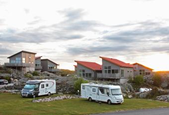 Hav & Logi Sk  rhamn allows 18 year olds to book a room