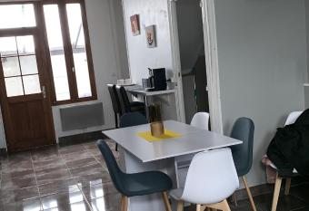 Jaures has Balcony rooms