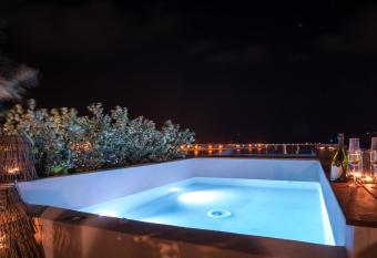 Shapes Luxury Suites has Balcony rooms