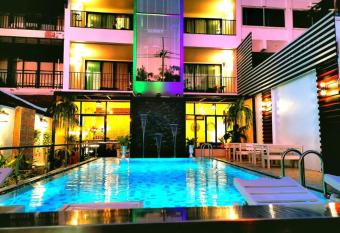 Beach Gallery House has Balcony rooms