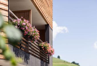 Hotel Dolomitenblick has Balcony rooms