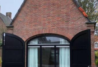 Maison de l Ep  e allows 18 year olds to book a room