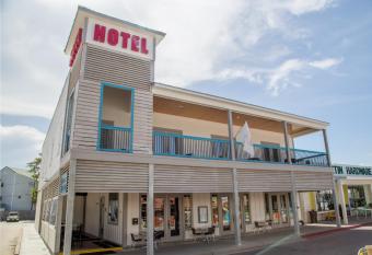 Hotel Whiskey in Pass Christian has Balcony rooms