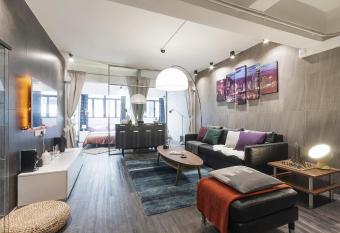 L Escale allows 18 year olds to book a room