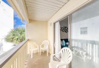 Seagrove Beach  has Balcony rooms