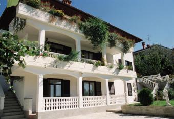 Apartments Ananina has Balcony rooms