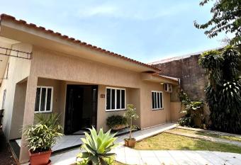 Casa Aconchegante no Centro de Foz do Igua  u allows 18 year olds to book a room