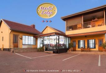 Marle  Lodge has Balcony rooms