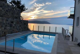 2Bfree has Balcony rooms