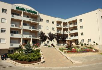 Irish House Me  ugorje allows 18 year olds to book a room