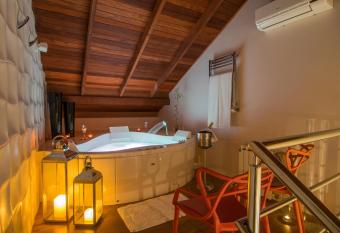 Modevie Boutique Hotel has rooms with a private hot tub