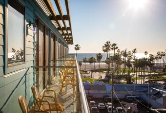 Hotel Erwin Venice Beach has Balcony rooms