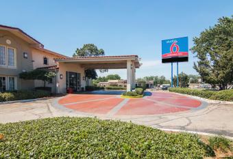 Studio 6-Denton, Tx - Unt has Smoking rooms