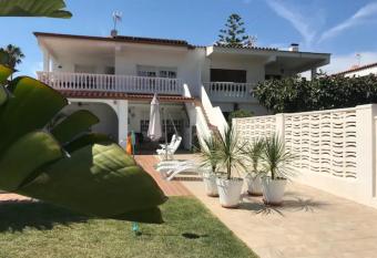 Apartamento independiente en casa unifamiliar -JOSVER allows 18 year olds to book a room