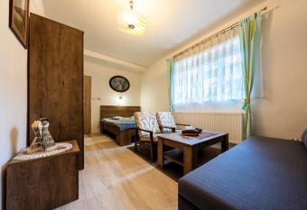 U svat   Ludmily allows 18 year olds to book a room