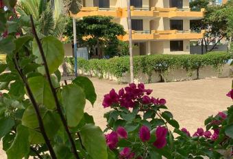 Hostal La Tolita has Balcony rooms