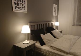 Apartamenty nad Stonehenge allows 18 year olds to book a room