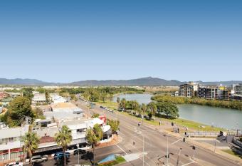 Oaks Townsville Gateway Suites has Balcony rooms