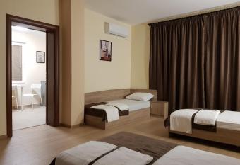 Twain Apart&Rooms allows 18 year olds to book a room