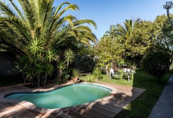 Le Petit Chateau Guest House has Balcony rooms