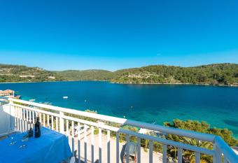 Apartments Radulj has Balcony rooms