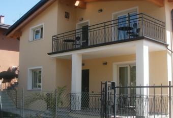 Trattoria Bettola has Balcony rooms