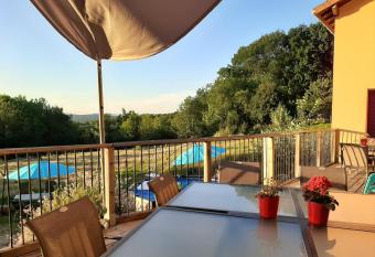 Le Grand Noyer has Balcony rooms