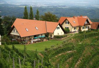 Weingut Albert, Familie Cramer allows 18 year olds to book a room