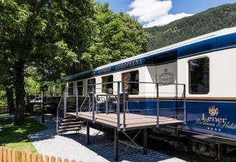 Luxury Lodge - Orient Express Lener has Balcony rooms