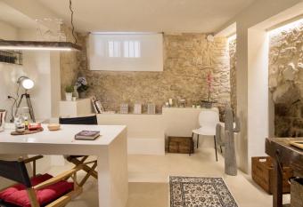 Casa Aura allows 18 year olds to book a room