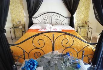 Lemon Town allows 18 year olds to book a room