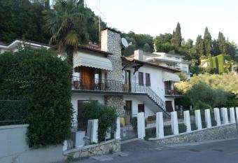 Guest House Villa de Ros allows 18 year olds to book a room