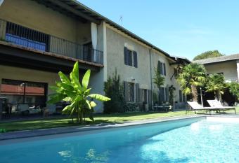 Lyon Faubourg - Saint Priest has Balcony rooms