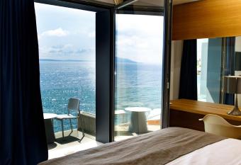 Buz   Boutique Hotel allows 18 year olds to book a room