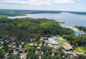 CAMPING AZU RIVAGE allows 18 year olds to book a room