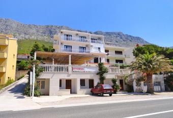 Apartments and rooms by the sea Lokva Rogoznica, Omis - 2973 has Balcony rooms