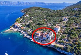 Apartments by the sea Cove Pokrivenik, Hvar - 5231 has Balcony rooms