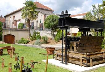 Champagne Philippe Martin allows 18 year olds to book a room