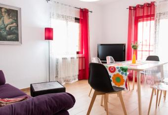 La casa de Fernando Rojas allows 18 year olds to book a room