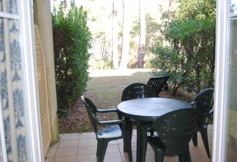 Lacanau Oc  an T2 rez-de-jardin - Domaine du golf - piscine - golf allows 18 year olds to book a room