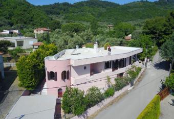 Villa Ioanneta has Balcony rooms