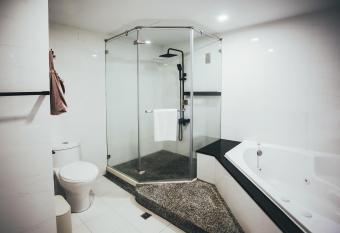 H  tel Le H  me allows 18 year olds to book a room