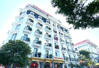 Halong Boutique Hotel has Balcony rooms