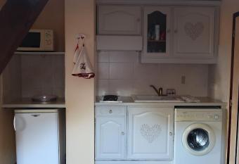 Chambres d H  tes Le Loubet has Balcony rooms