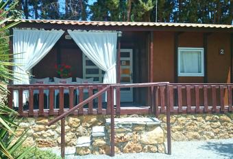 Camping & Bungalows Suspiro del Moro allows 18 year olds to book a room