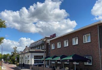 Hotel de Keizerskroon Amsterdam-Schiphol-Halfweg allows 18 year olds to book a room