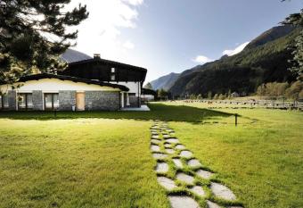 Gressoney Saint-Jean Halldis Apartments allows 18 year olds to book a room