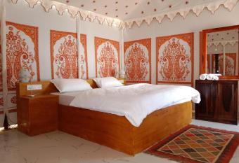 Sunny Desert Camp has Balcony rooms